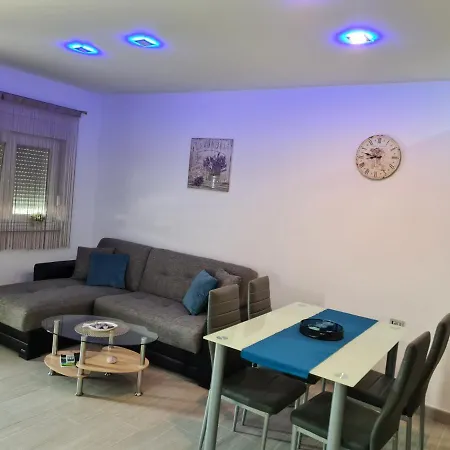 Appartement Lorena - 100m To The