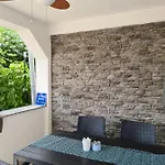 Apartment Lorena - 100m To The