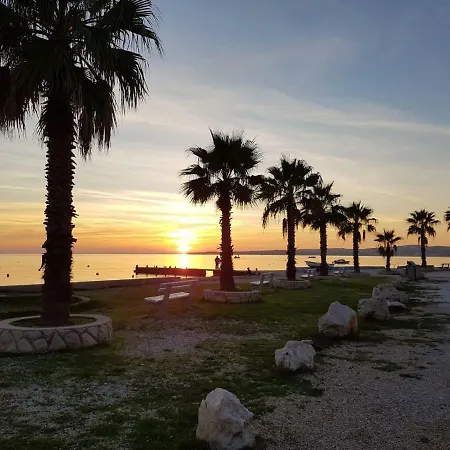 Apartman Lorena - 100m To The Beach Apartment *